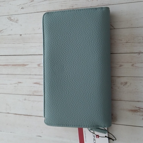 Mundi Womens PVC Trifold Wallet Blue Accordion Clutch - Picture 2 of 6